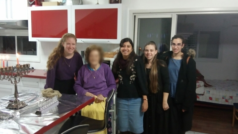 בנות השירות בנר מחבר.jpeg