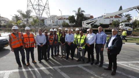 עם עובדי חברת החשמל.jpeg