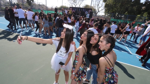 מסיבת נוער4.jpeg