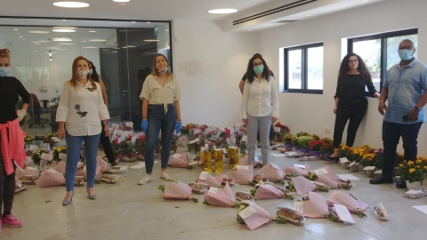 חלוקת מתנות לשורדי השואה3.jpeg