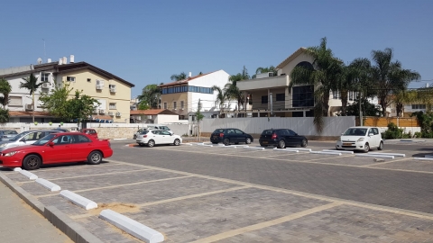 חניון ברחוב הרצל.jpeg