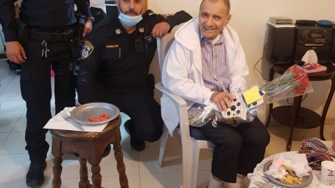 השיטור העירוני עם ניצולי שואה.jpeg