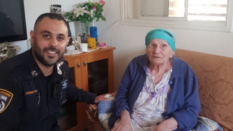 המתנדבים עם ניצולי שואה2.jpeg