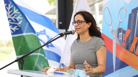 ראש העיר ליאת שוחט בנאום.jpeg