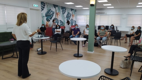 דלילה אשכנזי במפגש הפתיחה של התכנית.jpeg